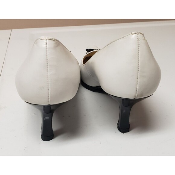 BCBGirls Women's White Stiletto Heels with Black Lace Pointed Toe Sz 8.5 Padded - Picture 6 of 10